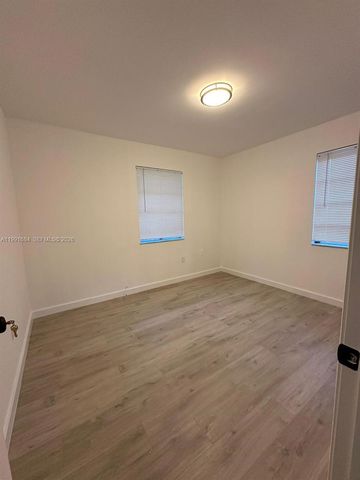 3755 Oak Ave, Miami, FL 33133