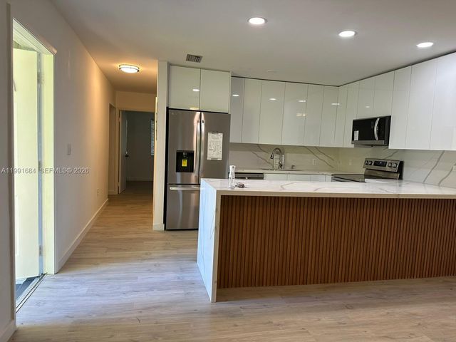 3755 Oak Ave, Miami, FL 33133