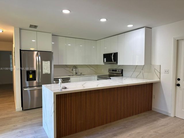 3755 Oak Ave, Miami, FL 33133