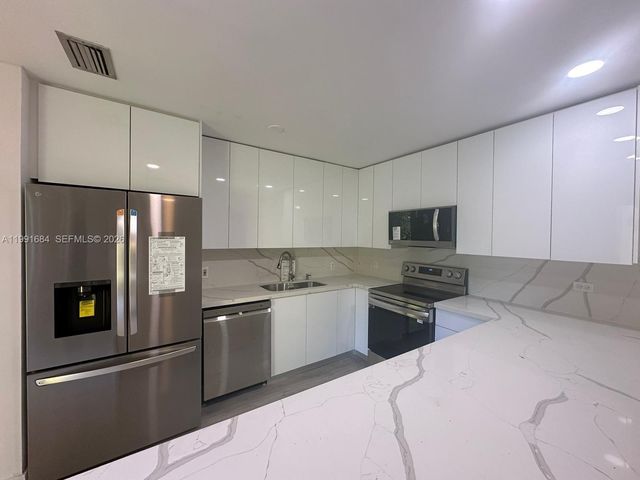 3755 Oak Ave, Miami, FL 33133