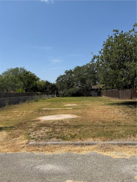 720 Avenue G, Sinton, TX 78387 — exterior