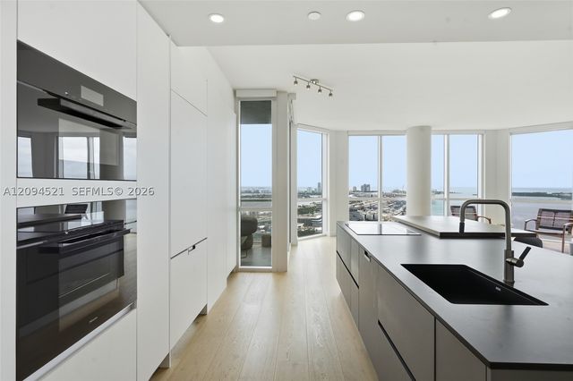 244 Biscayne Blvd 4103, Miami, FL 33132
