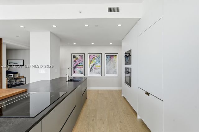 244 Biscayne Blvd 4103, Miami, FL 33132