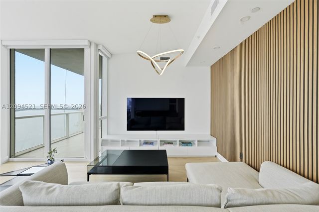 244 Biscayne Blvd 4103, Miami, FL 33132
