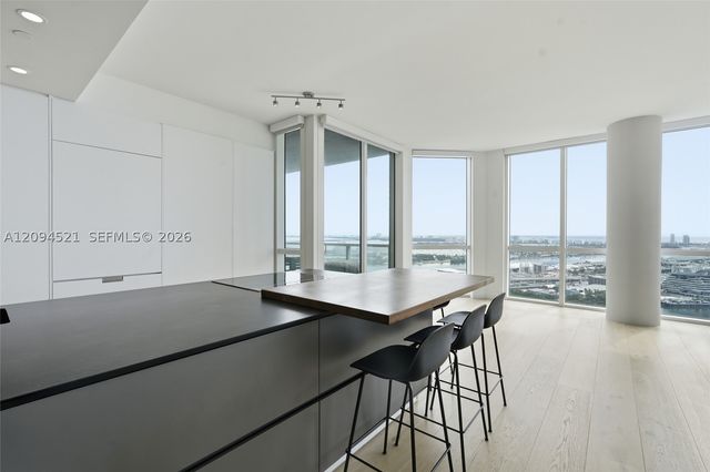 244 Biscayne Blvd 4103, Miami, FL 33132