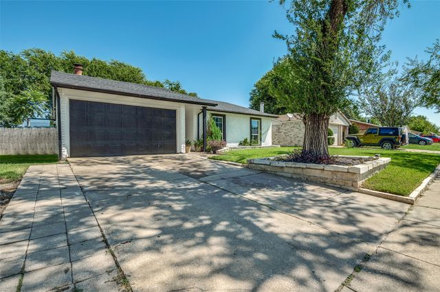 1122 Independence Trail, Grand Prairie, TX 75052