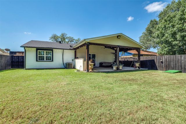 1122 Independence Trail, Grand Prairie, TX 75052