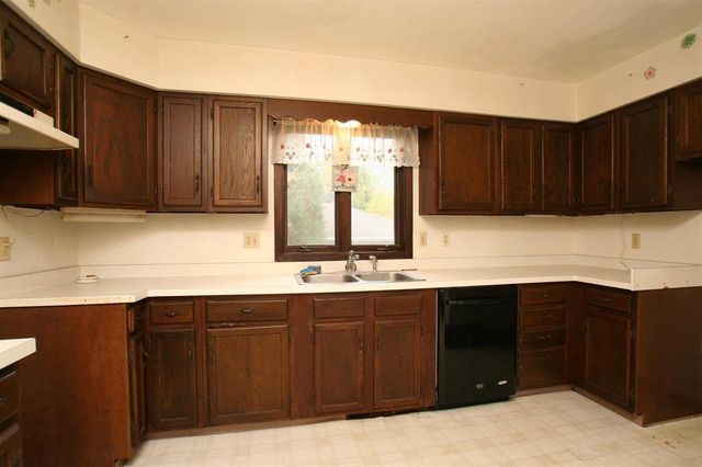 1130 Burr Oak Court, Janesville, WI 53545