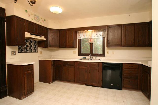 1130 Burr Oak Court, Janesville, WI 53545