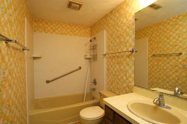 1130 Burr Oak Court, Janesville, WI 53545