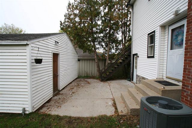 1130 Burr Oak Court, Janesville, WI 53545
