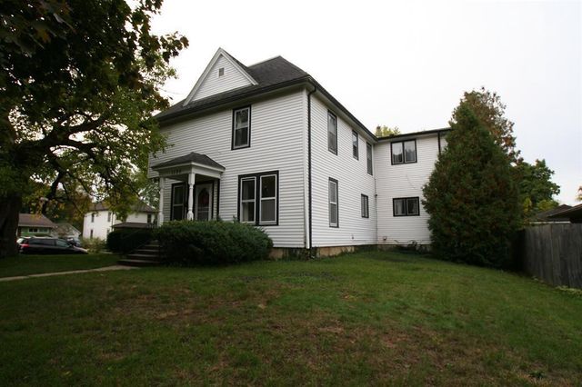 1130 Burr Oak Court, Janesville, WI 53545