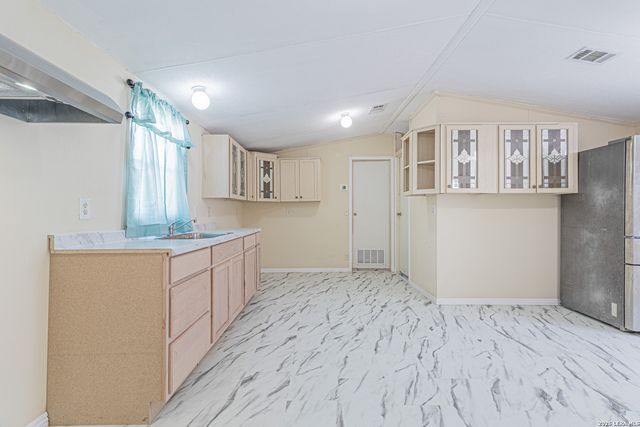 18065 County Road 163, Elmendorf, TX 78112