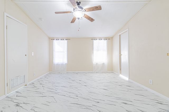 18065 County Road 163, Elmendorf, TX 78112