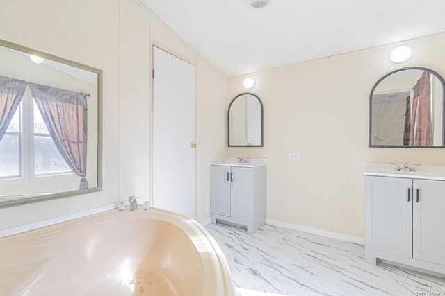 18065 County Road 163, Elmendorf, TX 78112