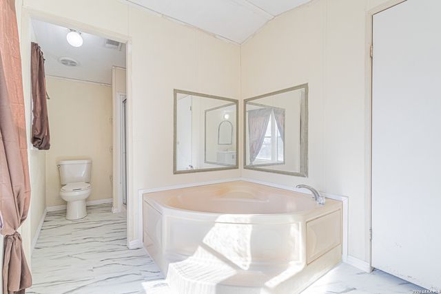 18065 County Road 163, Elmendorf, TX 78112