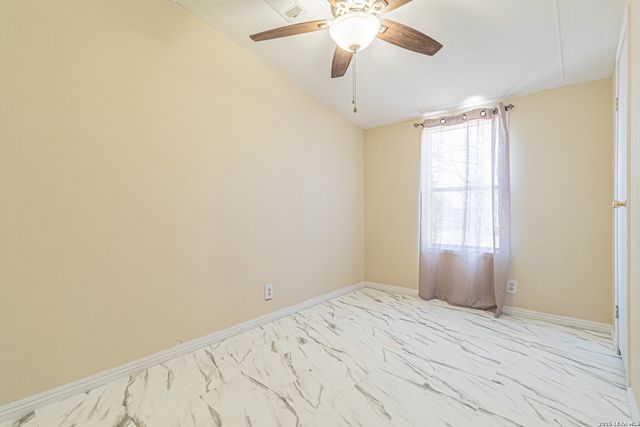 18065 County Road 163, Elmendorf, TX 78112