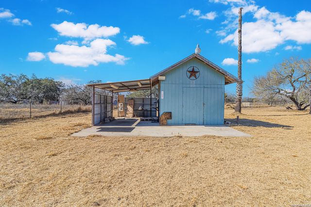 18065 County Road 163, Elmendorf, TX 78112
