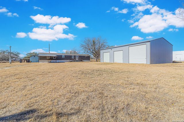 18065 County Road 163, Elmendorf, TX 78112