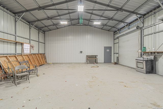 18065 County Road 163, Elmendorf, TX 78112