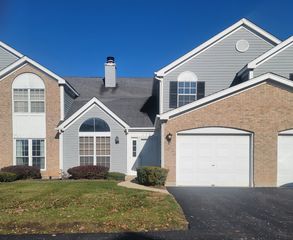 1795 Newport Court, Gurnee, IL 60031