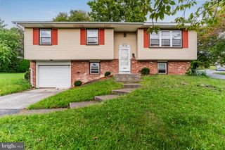 3620 TUDOR DR, Harrisburg, PA 17109