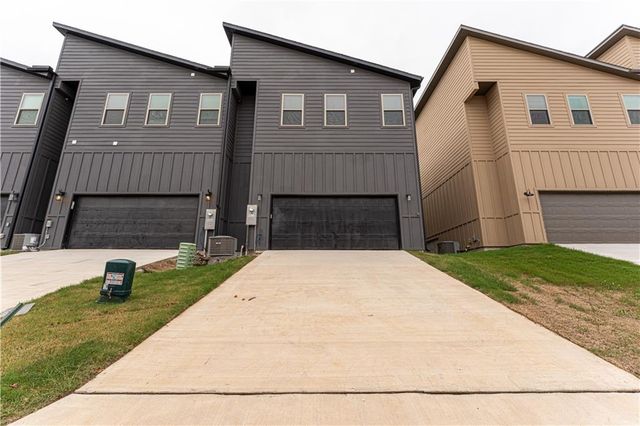 2180 W Million Lane, Fayetteville, AR 72704