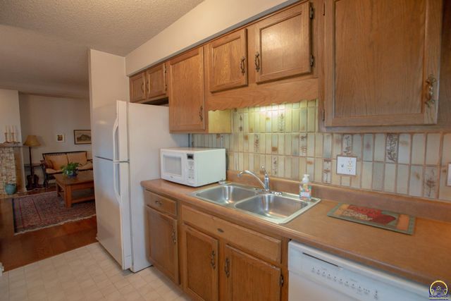 5815 SW 22nd Ter Apt 1, Topeka, KS 66614