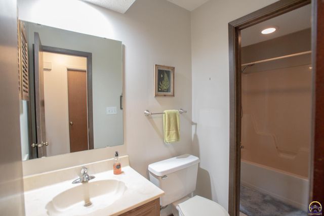 5815 SW 22nd Ter Apt 1, Topeka, KS 66614