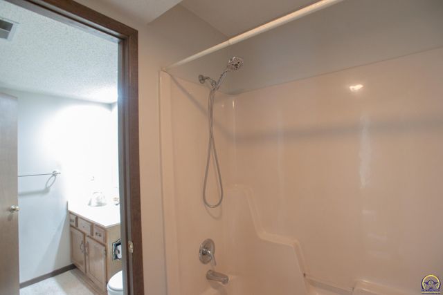 5815 SW 22nd Ter Apt 1, Topeka, KS 66614