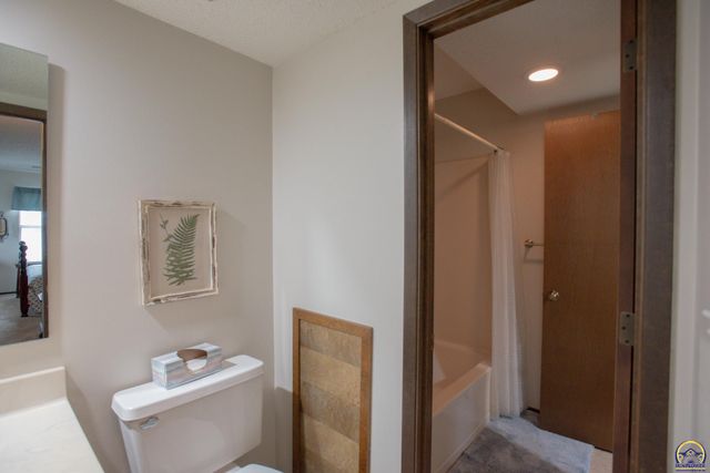 5815 SW 22nd Ter Apt 1, Topeka, KS 66614