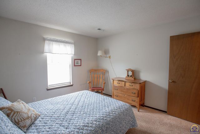 5815 SW 22nd Ter Apt 1, Topeka, KS 66614