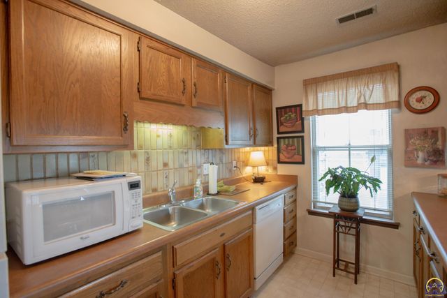 5815 SW 22nd Ter Apt 1, Topeka, KS 66614