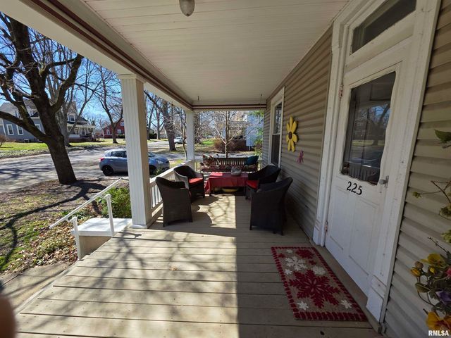 225 E Harpole Street, Williamsville, IL 62693