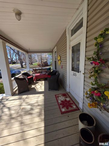225 E Harpole Street, Williamsville, IL 62693