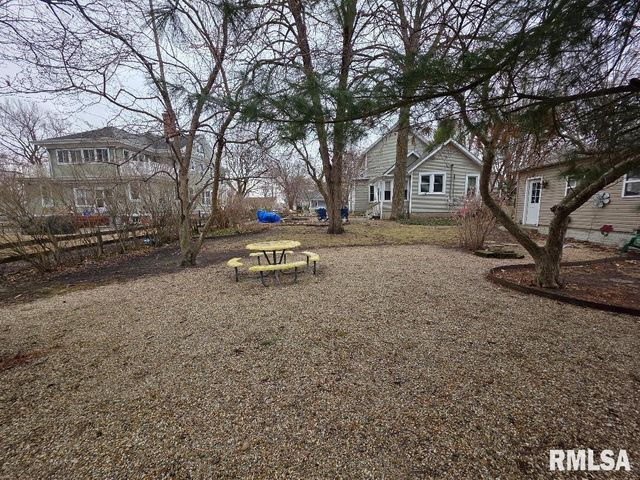 225 E Harpole Street, Williamsville, IL 62693