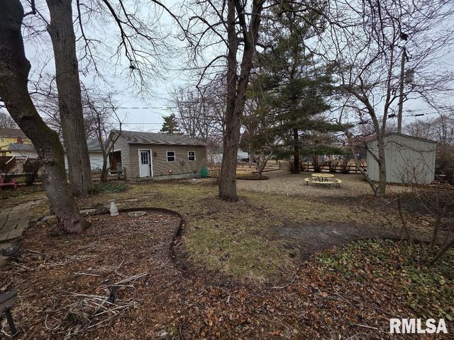225 E Harpole Street, Williamsville, IL 62693