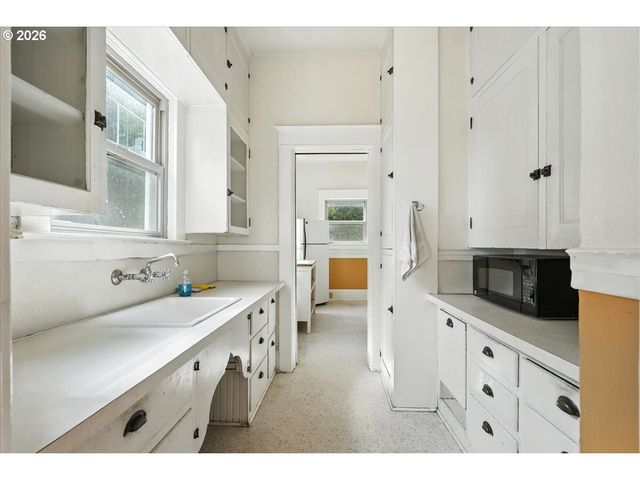 1917 Ne 10TH Ave Ne, Portland, OR 97212