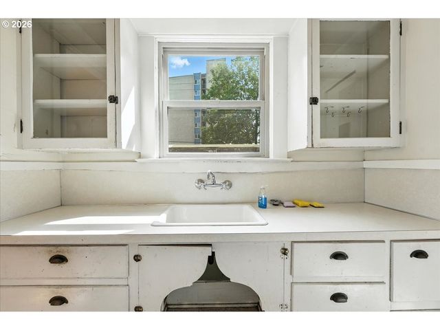 1917 Ne 10TH Ave Ne, Portland, OR 97212