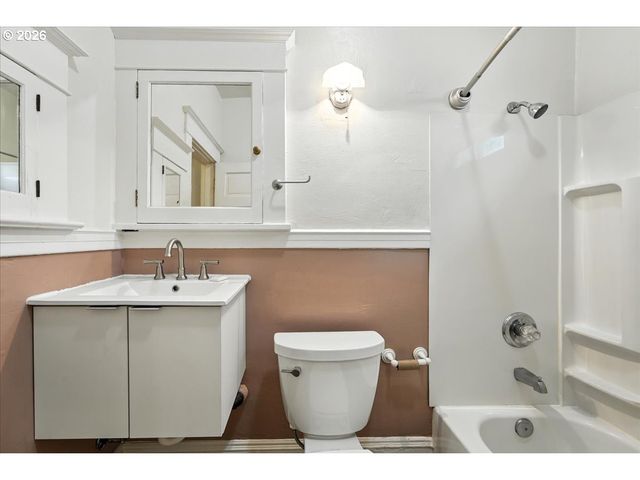 1917 Ne 10TH Ave Ne, Portland, OR 97212