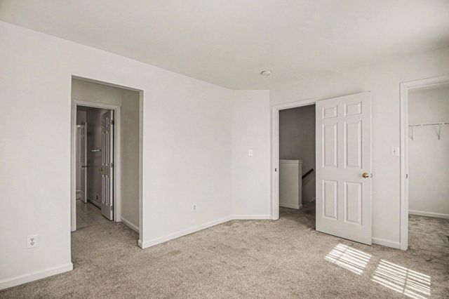 26065 LANDS END DR, Chantilly, VA 20152