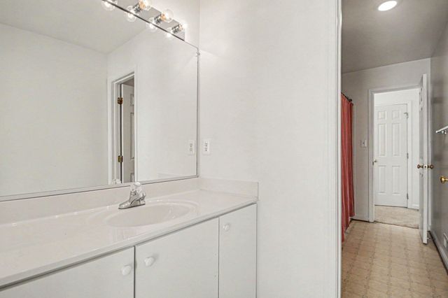 26065 LANDS END DR, Chantilly, VA 20152