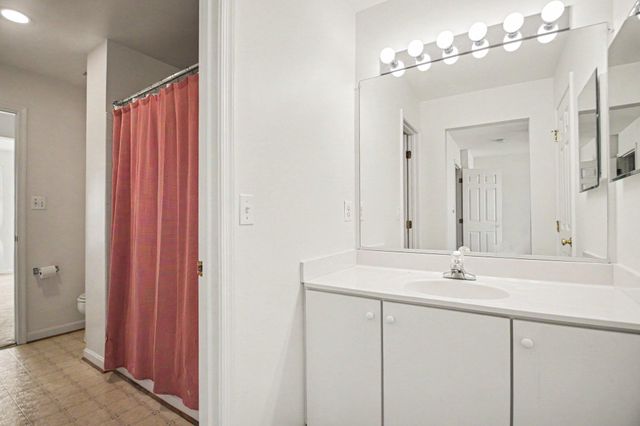 26065 LANDS END DR, Chantilly, VA 20152
