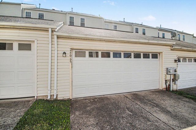 26065 LANDS END DR, Chantilly, VA 20152