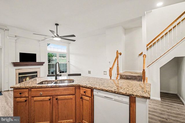 26065 LANDS END DR, Chantilly, VA 20152