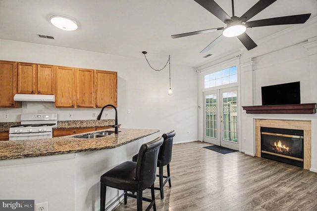 26065 LANDS END DR, Chantilly, VA 20152