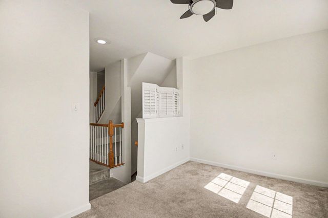 26065 LANDS END DR, Chantilly, VA 20152