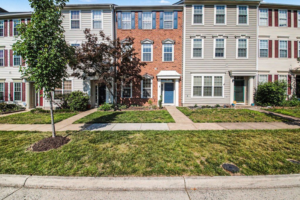26065 LANDS END DR, Chantilly, VA 20152