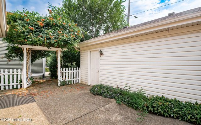 3155 Bushmill Park, Louisville, KY 40241