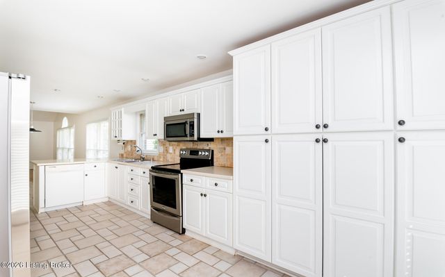 3155 Bushmill Park, Louisville, KY 40241